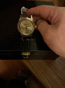 绿琴男士手表买回来只戴几回，几乎全新。真品可签定，表直径4公