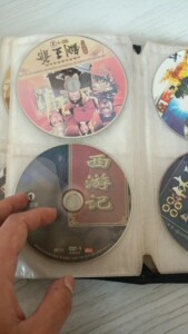 dvd光盘一共六十多张，有电影电视剧，水浒传，西游记，恐怖片