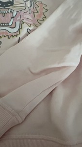 kenzo卫衣，大童16A，成人120斤以内都能穿，是淡粉色