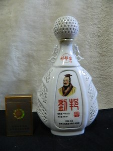 一个镂空雕刻的双层老酒瓶---刘邦酒瓶【完好、十分少见特漂亮】
