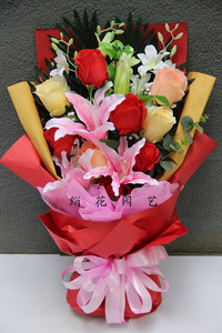 特价 假花仿真花束手捧花束百合玫瑰花束礼仪献花花束绢花假花 阿里巴巴找货神器