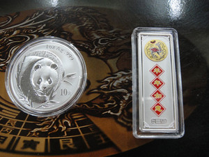羊年精品  03年1盎司熊猫银币+50g彩色帖金片银条