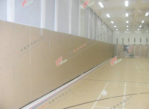 供应挂壁式室内运动场安全保护软包墙垫保护运动员安全的墙垫软包