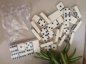 大号多米诺骨牌皮盒包装塑料多米诺骨牌标准比赛多米诺骨牌直销