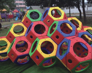 幼儿园户外体育攀爬钻洞组合 游戏训练器材 塑料迷宫球钻洞攀登架