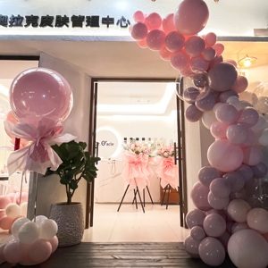 开业周年庆典活动粉色气球链立柱气氛装饰用品店铺场景背景墙布置