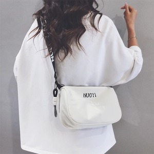 香港代购白色小包包女式2024新款夏季枕头包高级感休闲斜挎帆布包