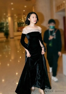 订做黑色中长款丝绒带袖显瘦一字肩复古日常连衣裙简约气质小礼服