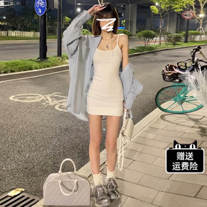 辣妹紧身白色吊带连衣裙子女夏季2024新款小个子修身收腰包臀短裙