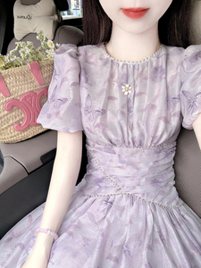 紫色碎花泡泡袖连衣裙女2024夏季新款法式小个子收腰显瘦气质长裙
