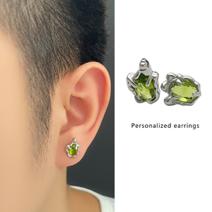 925银橄榄绿色锆石耳钉秋季男2023年新款熔岩小众设计耳饰甜酷