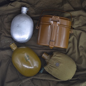 全新进口俄国前苏联时期苏军库存M69M81户外单兵野战水壶饭盒餐盒