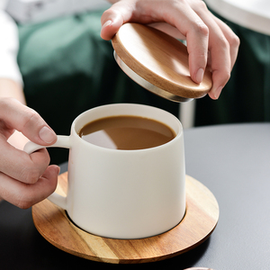 北欧小奢华咖啡杯马克杯家用下午茶带盖杯子陶瓷牛奶杯配相思木垫