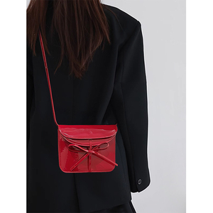 香港代购红色复古小方包包女2024新款轻奢小众高级感真皮斜挎小包