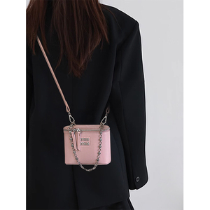 香港代购粉色mini盒子小包包女2024新款夏季高级感链条斜挎小方包