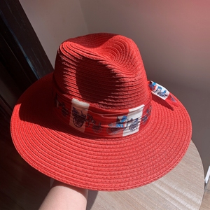 大红色帽子女夏遮阳帽女防晒洋气小马英伦时尚礼帽百搭太阳帽草帽