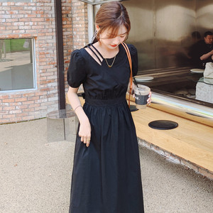 法式小心机连衣裙女夏季新款赫本风显瘦小黑裙高级设计感黑色长裙
