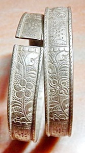 老古董纯银缠枝梅花纹厚重开口成人手镯一对2只清代老银器保真品