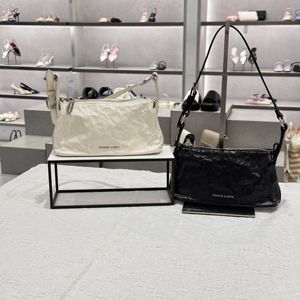 CHARLES&KEITH24夏小CK2-80160183褶皱油蜡皮斜挎小方包腋下包