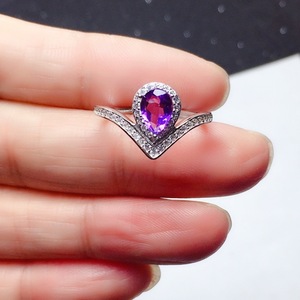 水滴形巴西天然紫水晶戒指闪耀浓情紫色宝石女戒S925纯银皇冠款