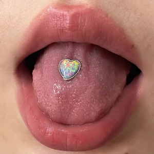 钛钢花边紫色爱心澳宝舌钉简约心形欧泊石opal舌环穿刺饰品1.6粗