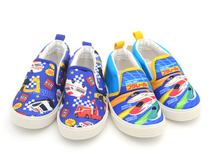日本卡通男童帆布鞋多美卡小汽车幼儿园室内鞋地板鞋软底防滑轻便