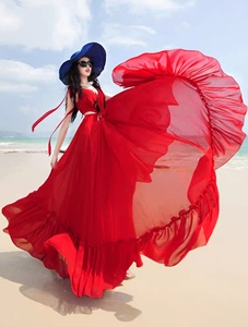 播喜红色大摆度假风露背吊带连衣裙 海边拍照精致仙女沙滩长裙