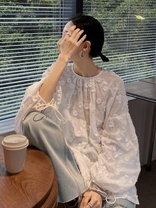GRACETINA HOO2023新款小众法式慵懒重工立体绣花泡泡袖系袋衬衫