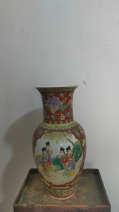 八十年代产国外回流粉彩人物台灯柱大花瓶高46厘米