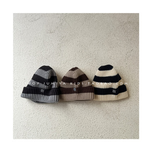 宝宝帽子冬季男童2024新款潮酷条纹婴儿毛线帽搭配加棉护耳套头帽