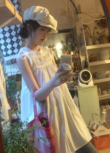 白色蕾丝背心连衣裙女2023夏季新款高级感气质宽松显瘦中长款裙子