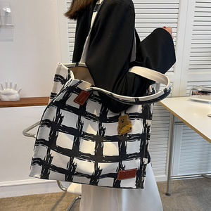 帆布包女2022新款格子几何图案大容量单肩手提学院风托特包电脑包