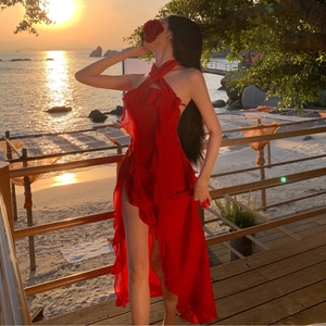 红色绝美氛围感露背挂脖吊带连衣裙女超仙生日小礼服海边沙滩长裙