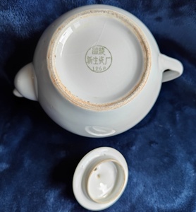大文革瓷 醴陵新生瓷厂1968 圆茶壶 总长22厘米 手绘粉彩瓷 R.134
