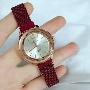 手表女抖音同款星空时尚潮流休闲韩国大气学生磁铁表带吸铁石手表