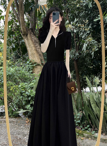 法式赫本风黑色短袖连衣裙女2024夏季新款收腰小黑裙气质长裙子