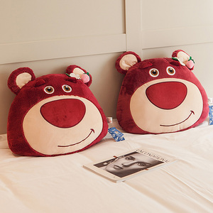 正版迪士尼草莓熊抱枕公仔可爱毛绒靠枕靠垫沙发床头男生款睡觉大