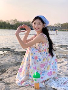 甜美减龄海边度假风彩虹吊带连衣裙夏季显瘦无袖少女浪漫碎花裙