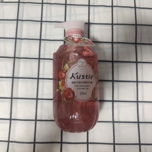 实体版 Kustie蔻斯汀粉红草莓香氛沐浴露500ml清甜香氛男女通用