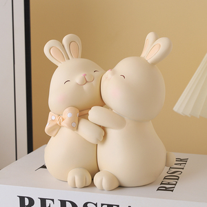 情侣抱抱兔子结婚礼物送新人新娘桌面可爱摆件客厅酒柜书房装饰品