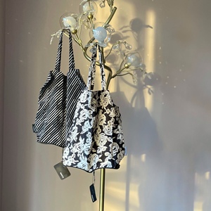 澳洲MIMCO轻奢品牌日式蔷薇花黑白条纹折叠包