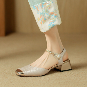 新中式国风女鞋配旗袍夏季玛丽珍包头凉鞋女外穿配裙子中跟粗跟