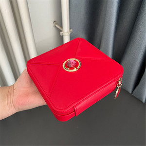 包邮amn大师幸运红色方形化妆包口红包拉链封口硬质盒