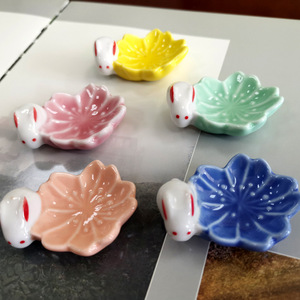 日式樱花小兔筷子托陶瓷笔托筷子架桌面小摆件餐具勺架笔托置物