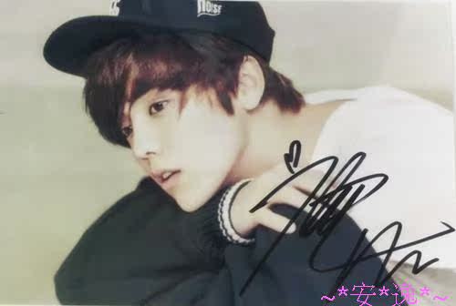 鹿晗亲笔签名照片同款签名写真照专辑周边礼物亲笔签名照片04款