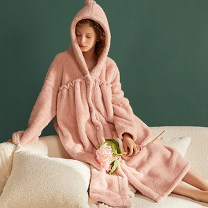 甜美粉红色舒适珊瑚绒女秋冬季加厚加绒长款宽松可爱连帽睡袍睡衣