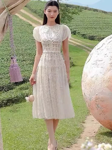 越南小众设计重工水溶蕾丝白色小礼服刺绣花朵收腰露肩网纱连衣裙