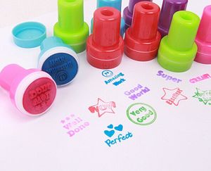 10个英文鼓励印章彩盒套装 儿童塑料卡通盖章 幼儿园老师奖励印章