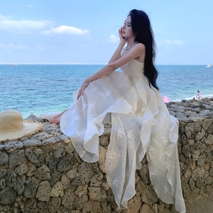 绝美小裙海边度假沙滩裙刺绣吊带连衣裙法式超仙气质长裙子夏季女