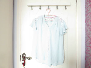 简约OL风  淡蓝色镂空 米白色无扣 韩版 雪纺 女式短袖衬衫